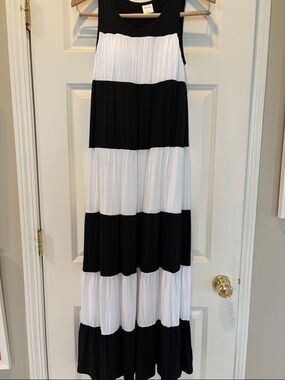 Soma Black and White Colorblock Maxi Dress with a built-in bra-size small